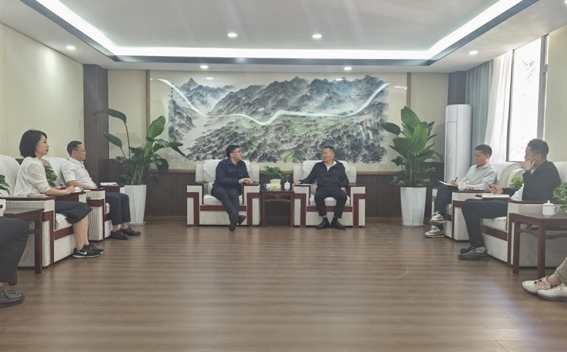 地矿集团领导赴丹巴县座谈交流