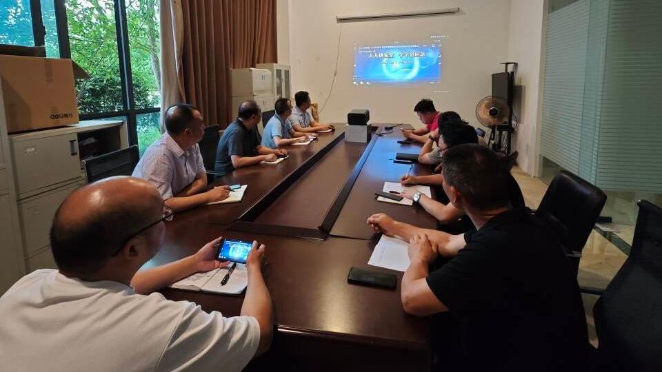 观看警示教育片 观看警示教育片