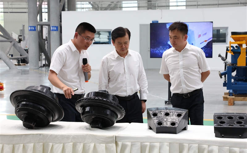 省自然资源投资集团领导赴中铁智能装备公司考察交流