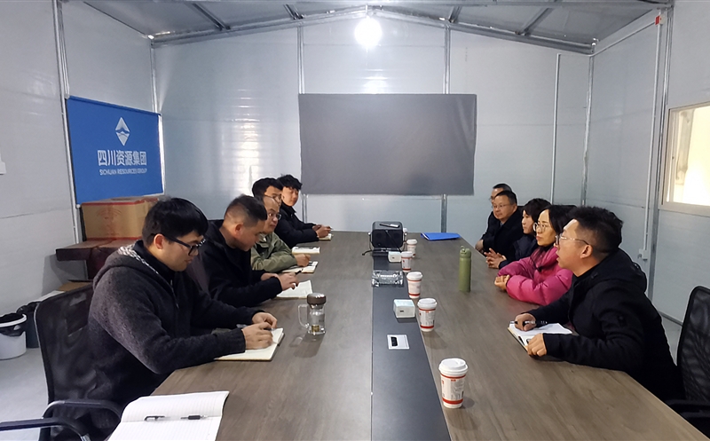 攀西公司领导赴布拖生产道路项目宣讲重要会议精神 并开展检查慰问