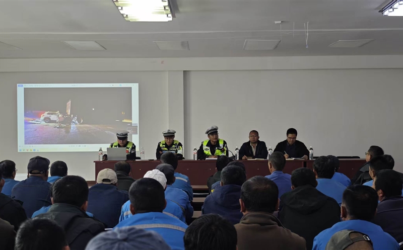 鑫顺矿业所属海鑫矿业联合门源县公安局交警大队开展交通安全警示教育培训