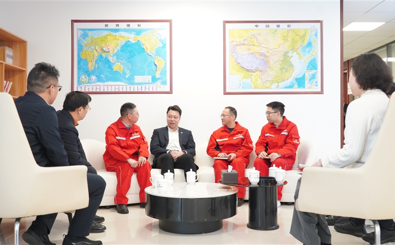 集团领导慰问专家人才