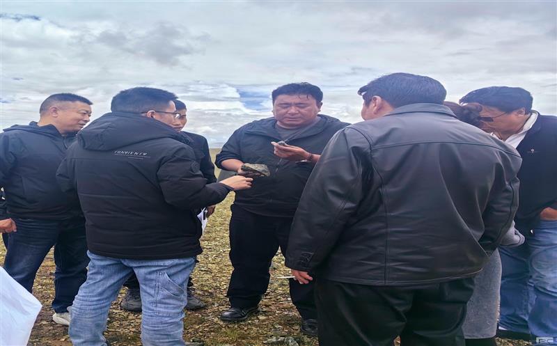 那曲市自然资源局领导莅临安多县东风铬铁矿储量核实项目检查